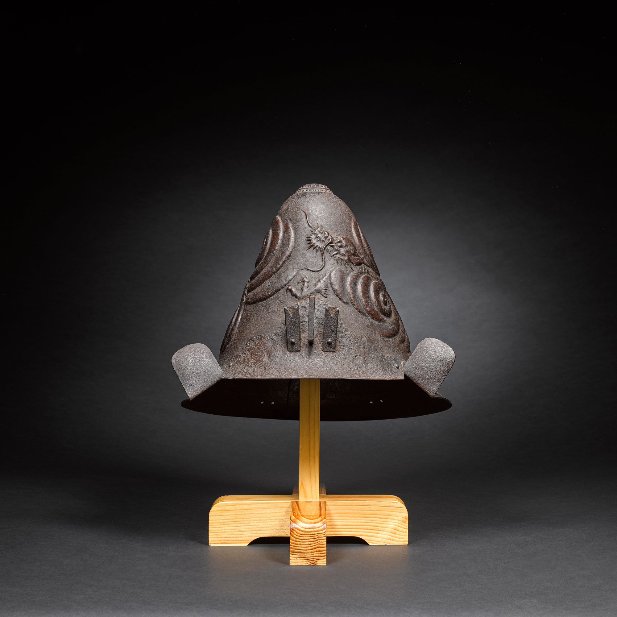 An ichimai uchidashi kabuto [single plate helmet with repoussé] — Edo - Meiji period, 19th century