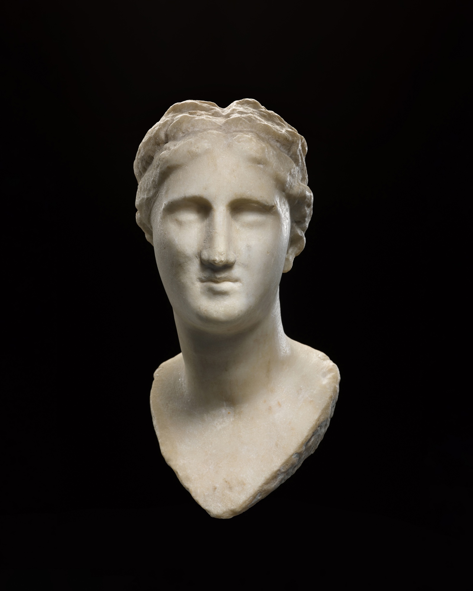 Various Properties — A Hellenistic Marble Portrait Head of a Ptolemaic Queen, 3rd/2nd Century B.C.