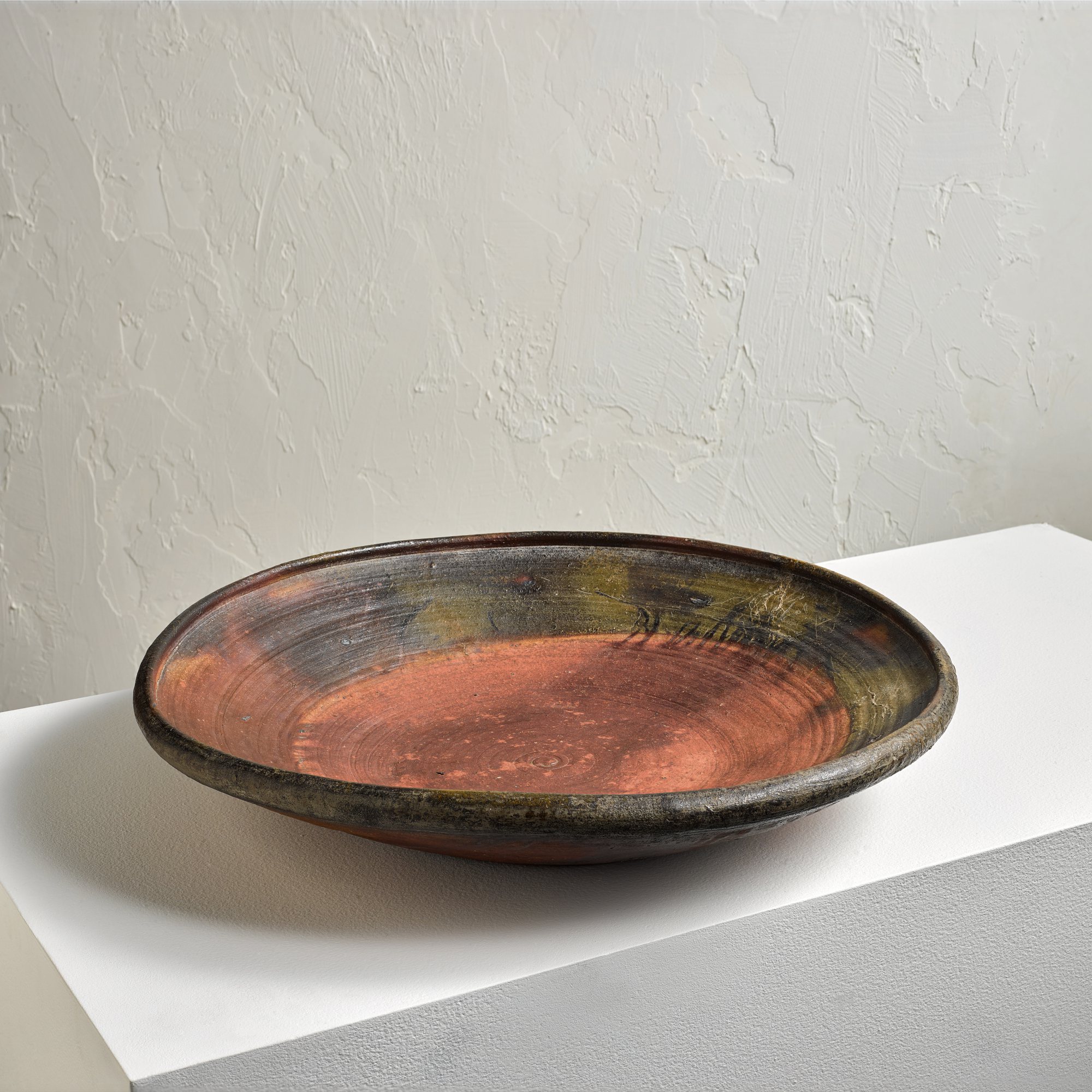 A Bizen ware deep dish — Momoyama period, late 16th century