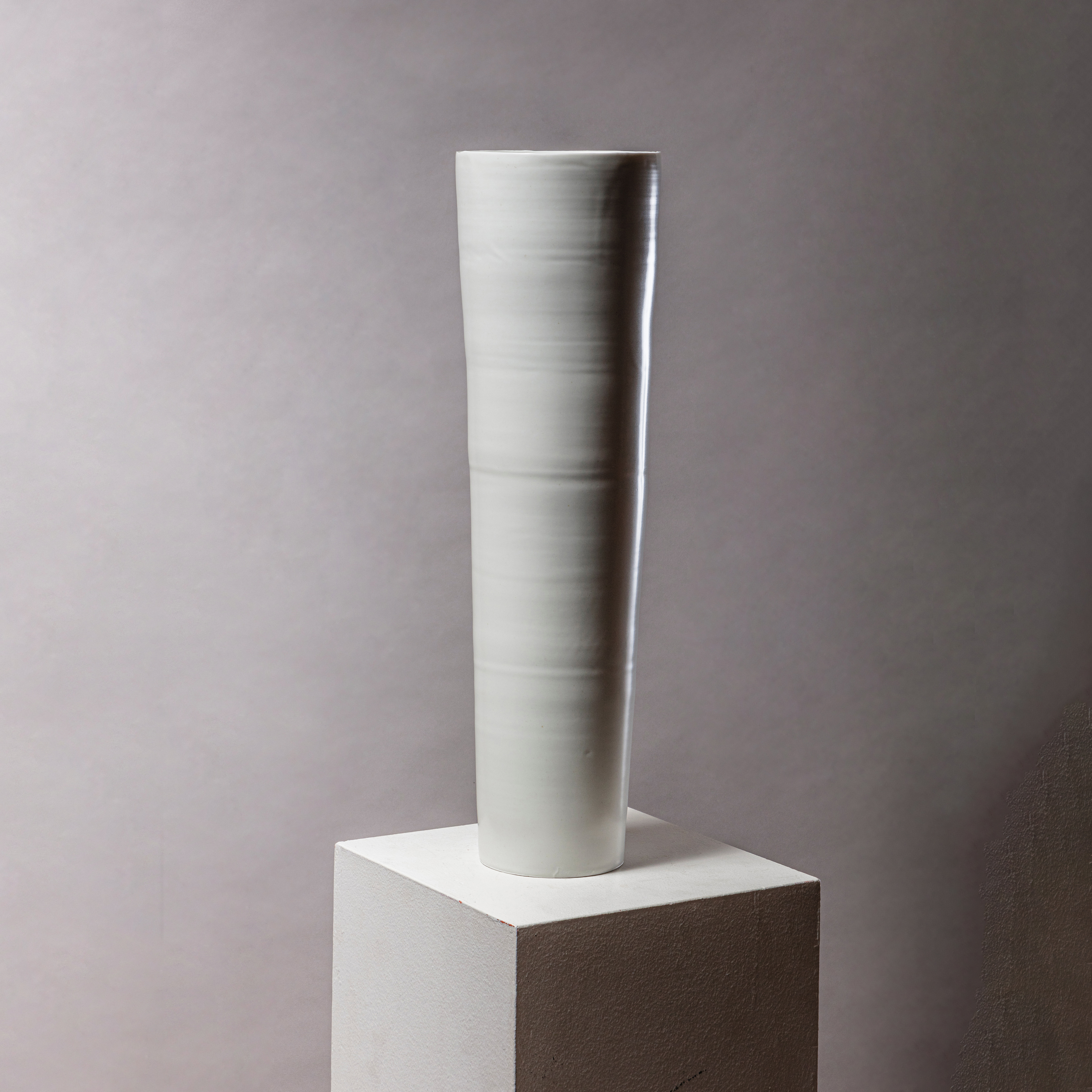 Untitled White Porcelain (Tsutsu hanaire) | 2018