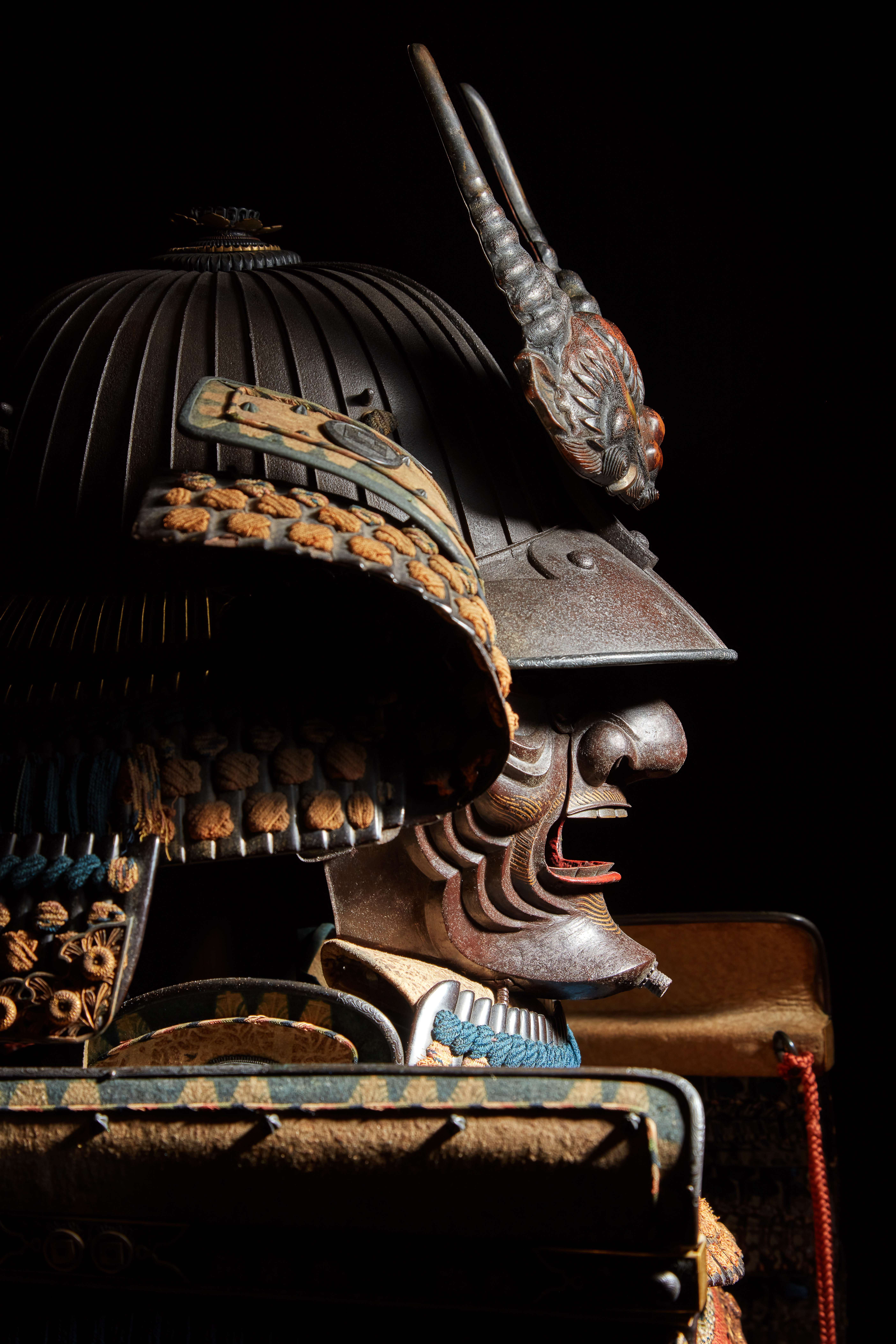 Unknown — The helmet signed Myochin Nobuie and kao [cursive monogram], the mempo signed in gold lacquer Nobuie | The helmet Muromachi period, dated Tenbun juichi nen nin to… hachigatsu kichijutsu (forged on an auspicious day in the 8th month 1542), the armour Edo period, 19th century