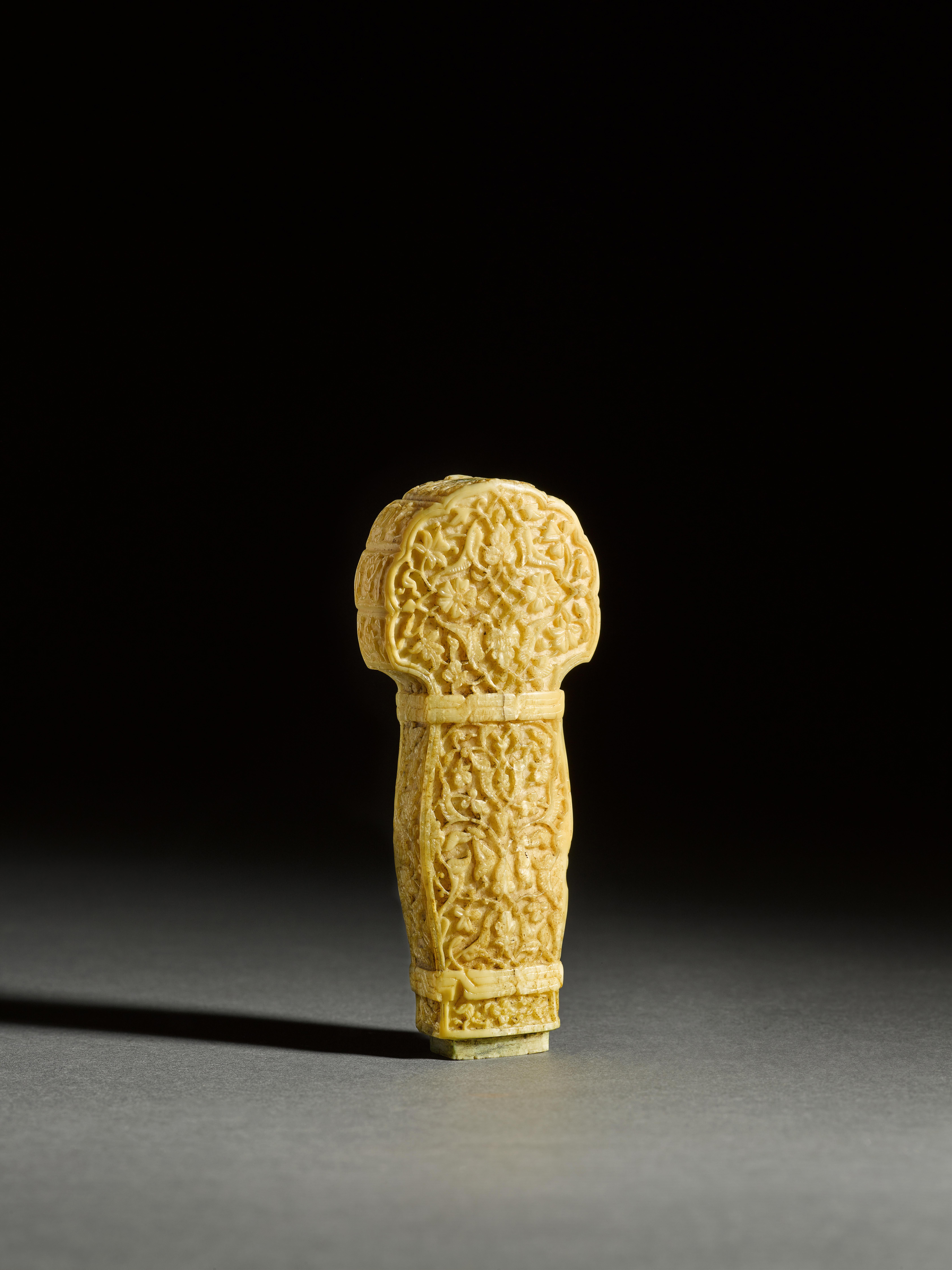 Unknown — A Rare Ottoman Walrus Ivory Dagger Hilt, Turkey, 16th Century