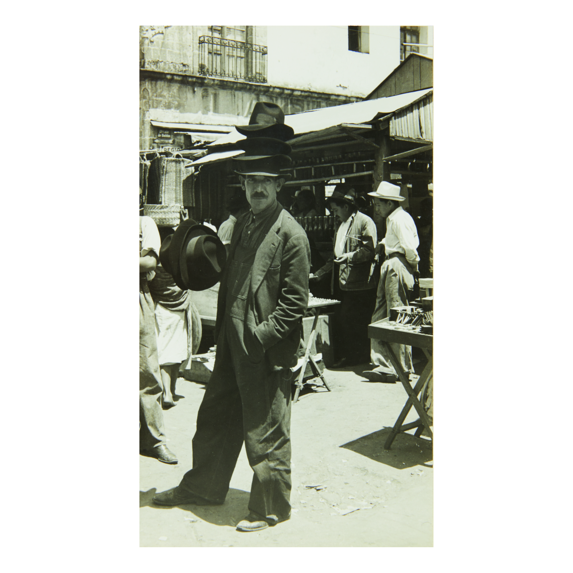 Helen Levitt — 'mexico' (hat Seller)