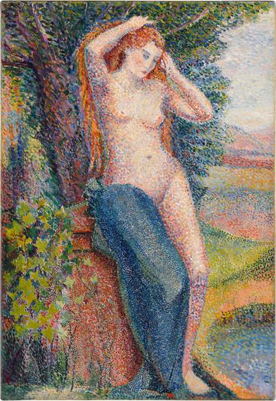 Baigneuse se coiffant