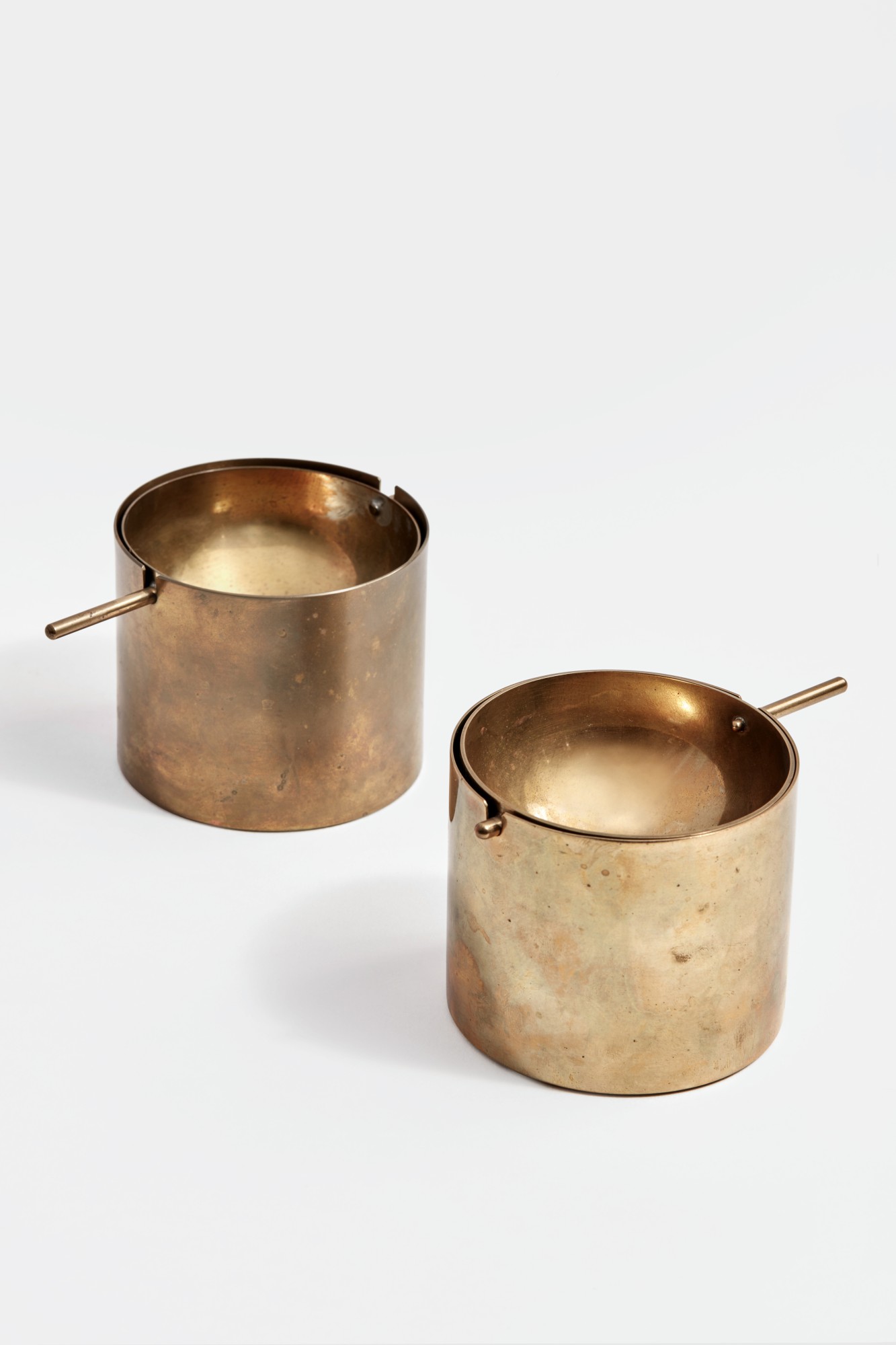 Arne Jacobsen — Pair of "Cylinda" Ashtrays 