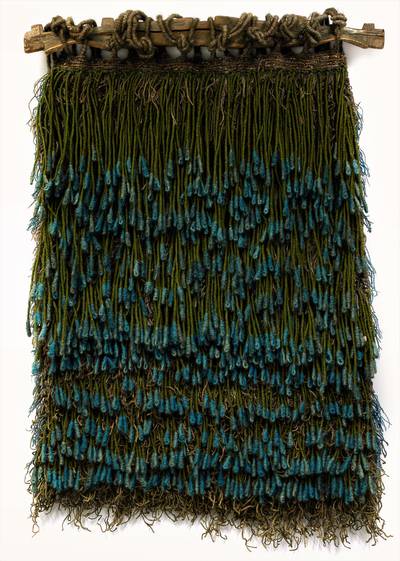 Muro tejido con flores azules