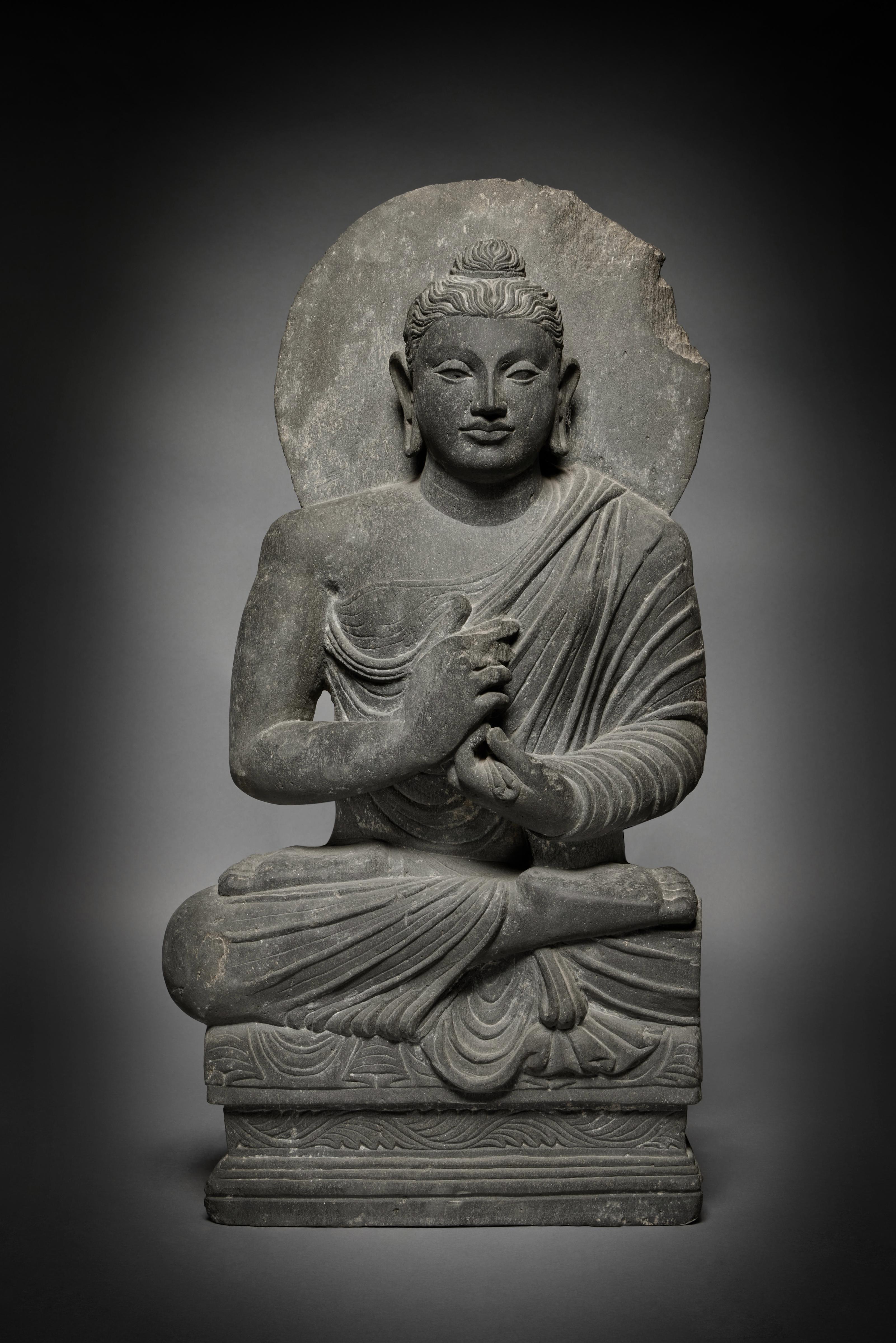 A gray schist figure of Shakyamuni Buddha — 犍陀羅 三至五世紀 灰片岩雕釋迦牟尼佛坐像