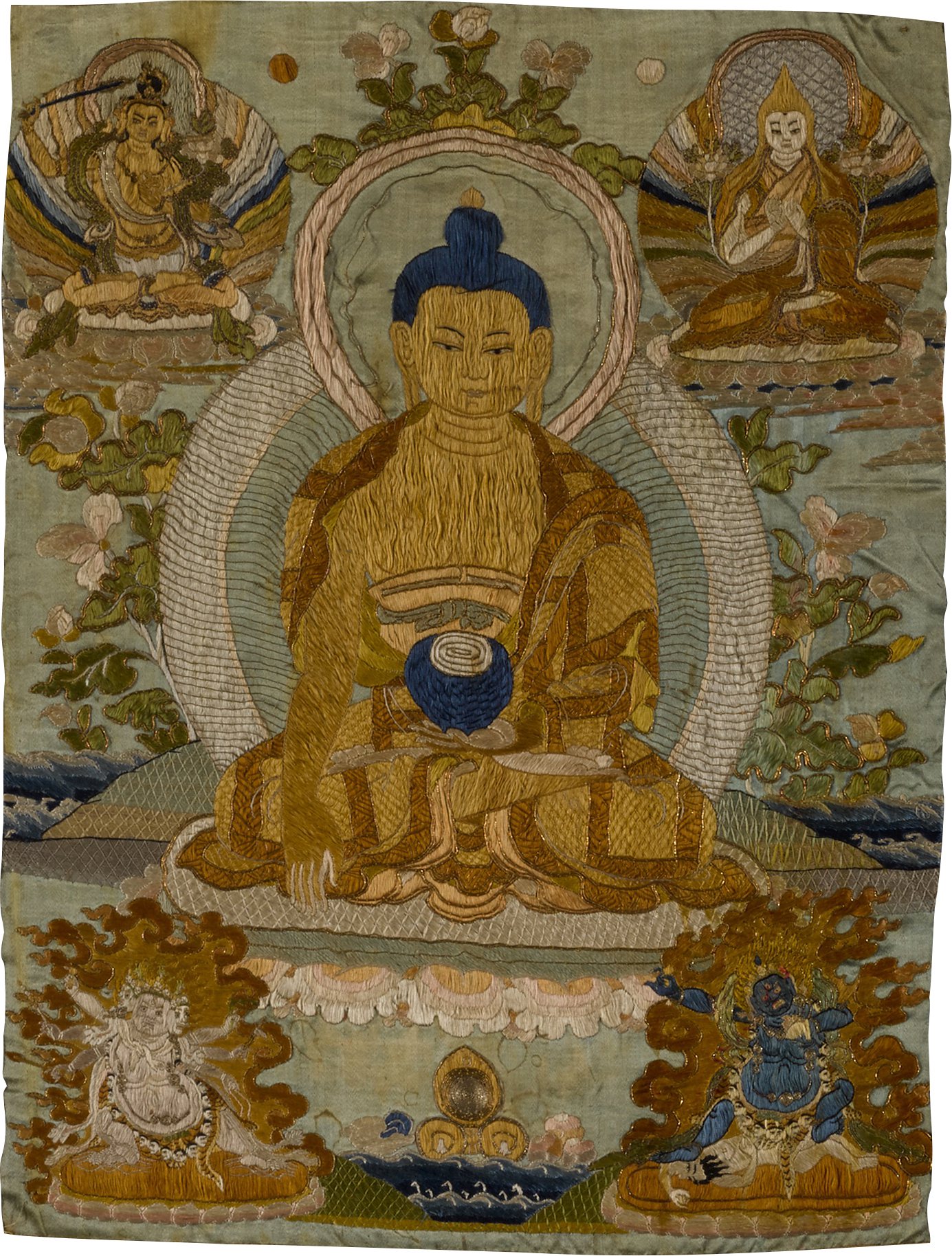An embroidered silk thangka depicting Shakyamuni Buddha — 清康熙 刺繡釋迦牟尼佛唐卡