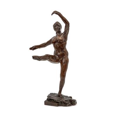 Position de quatrième devant sur la jambe gauche