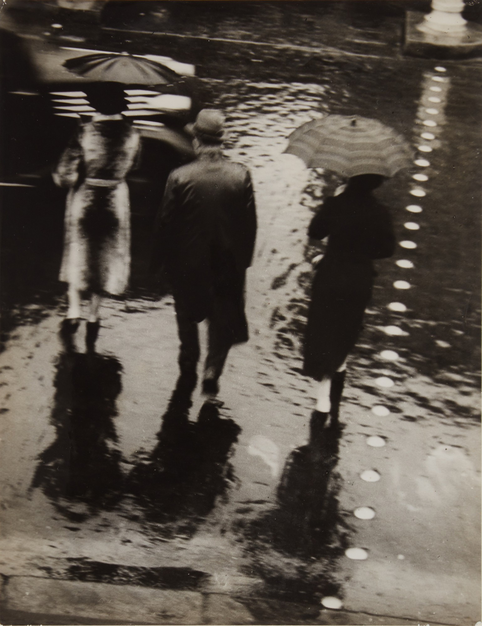 Brassaï — 'La rue de Rivoli sous la pluie'