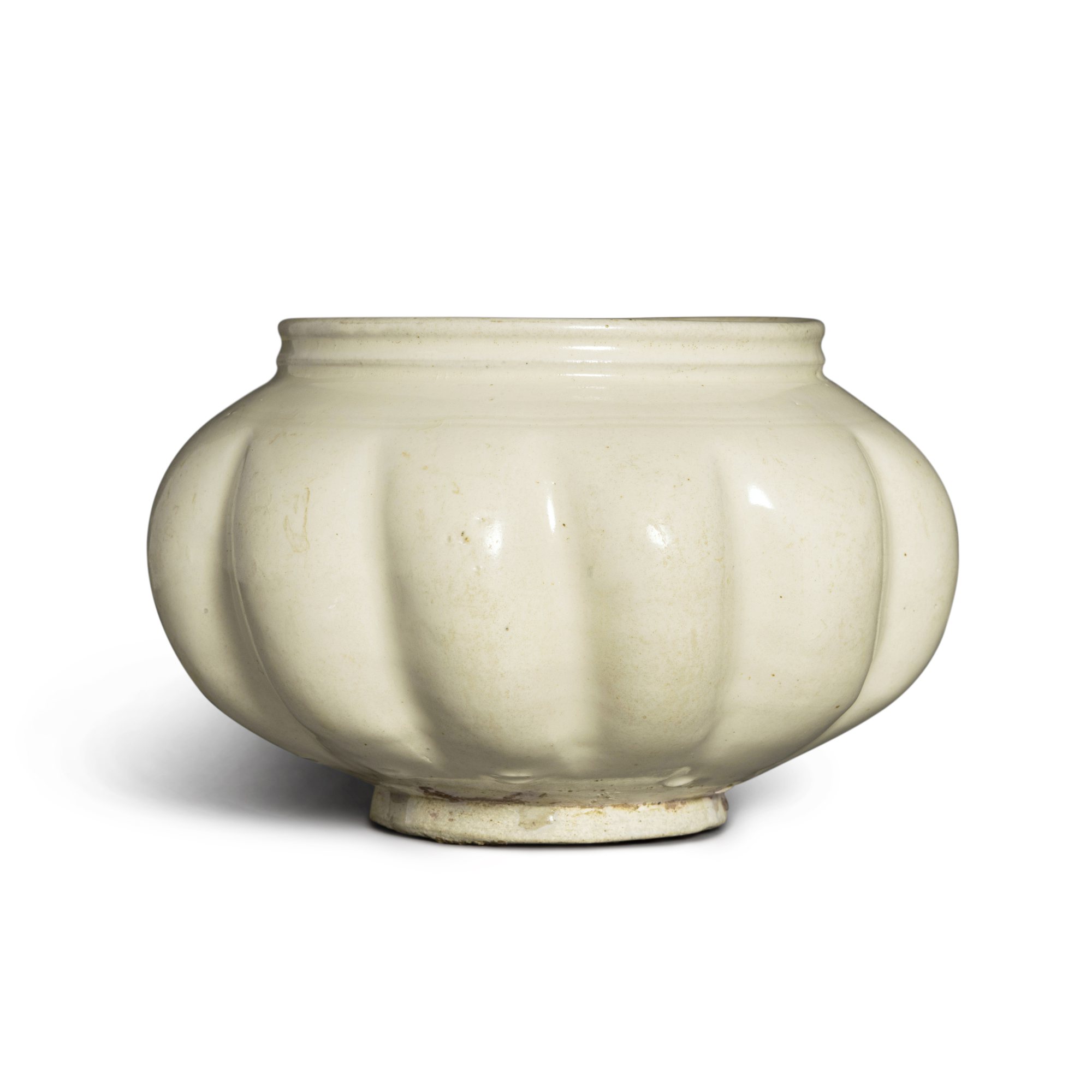 A 'Cizhou' white-glazed lobed jar — 北宋 磁州窰白釉瓜棱罐