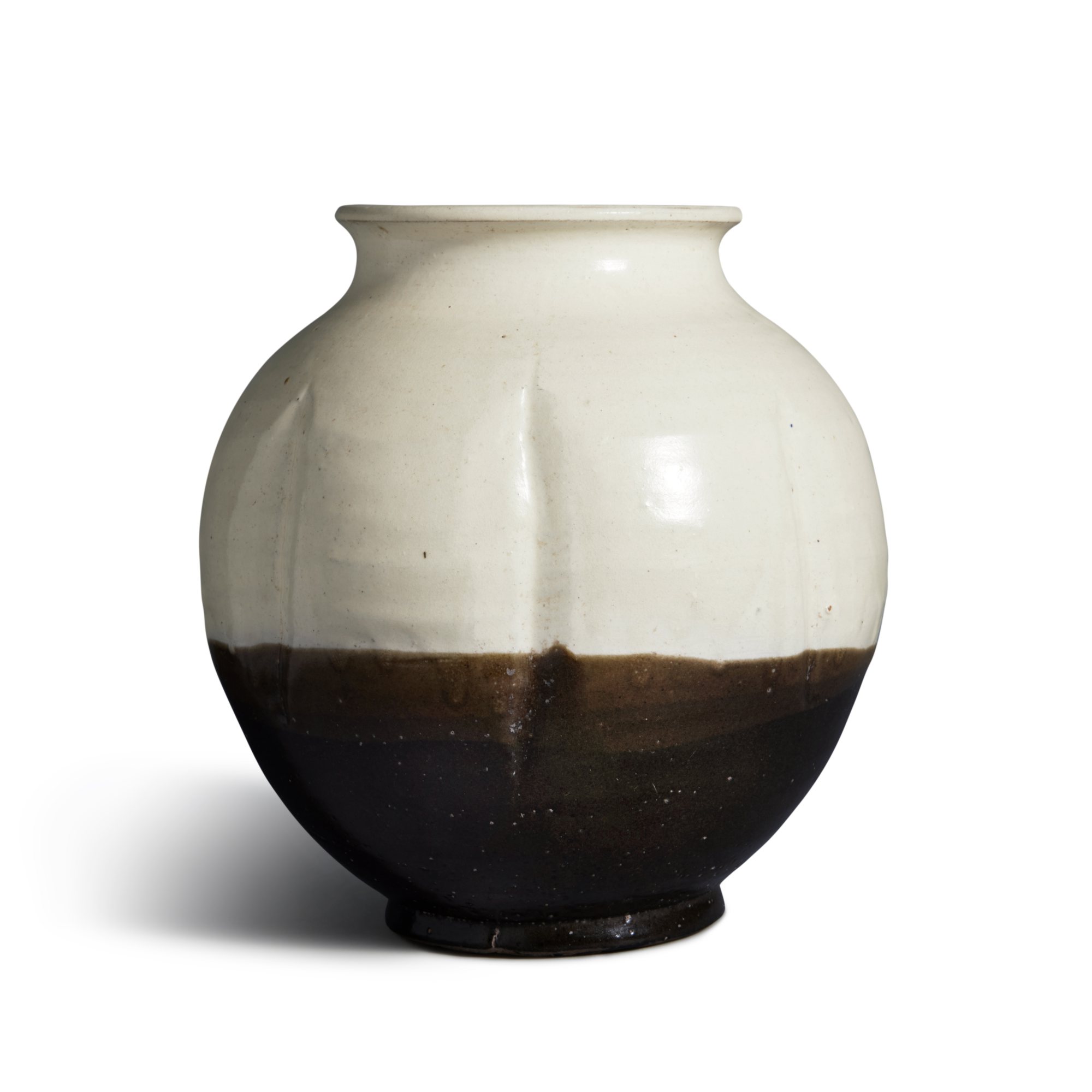 A 'Cizhou' lobed jar — 金/ 元 磁州窰黑白釉瓜棱罐