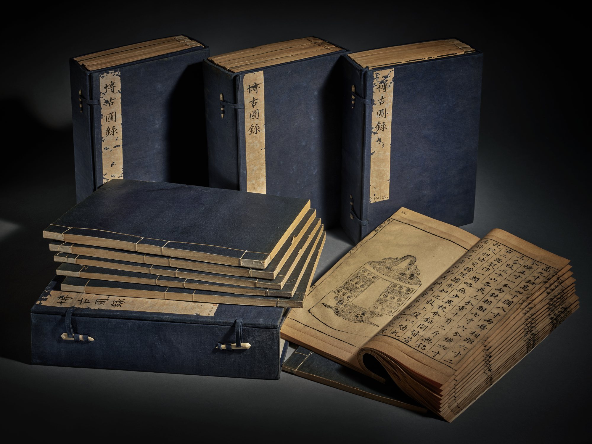 Xuanhe bogu tulu (Xuanhe Illustrated Catalogue of Antiques) — 明萬曆戊子 (1588年) 泊如齋刊本 《泊如齋重修宣和博古圖錄》一套三十卷