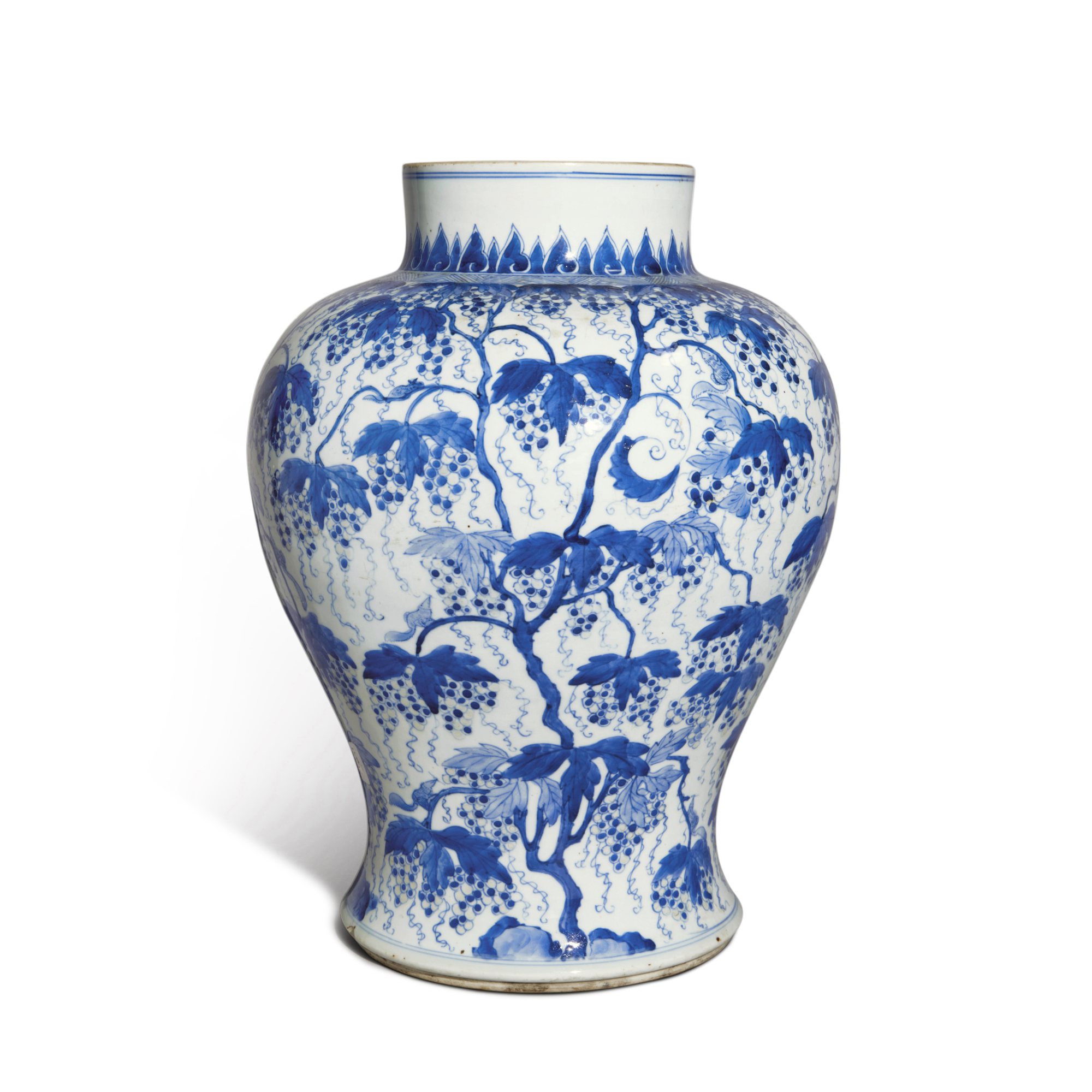 A copper-red and underglaze blue 'squirrel and grape' baluster jar — 清康熙 青花釉裏紅松鼠葡萄圖罐