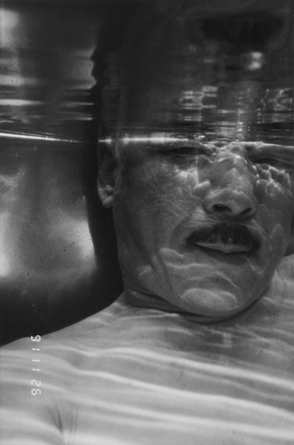 Buku Buku (Self-Portrait in Bathroom)