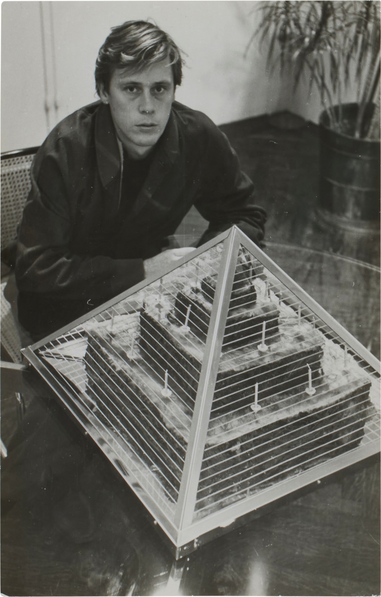 Fred W. McDarrah — 10-24-64 Paul Thek "Birthday Cake of Flesh" at Stable Gallery