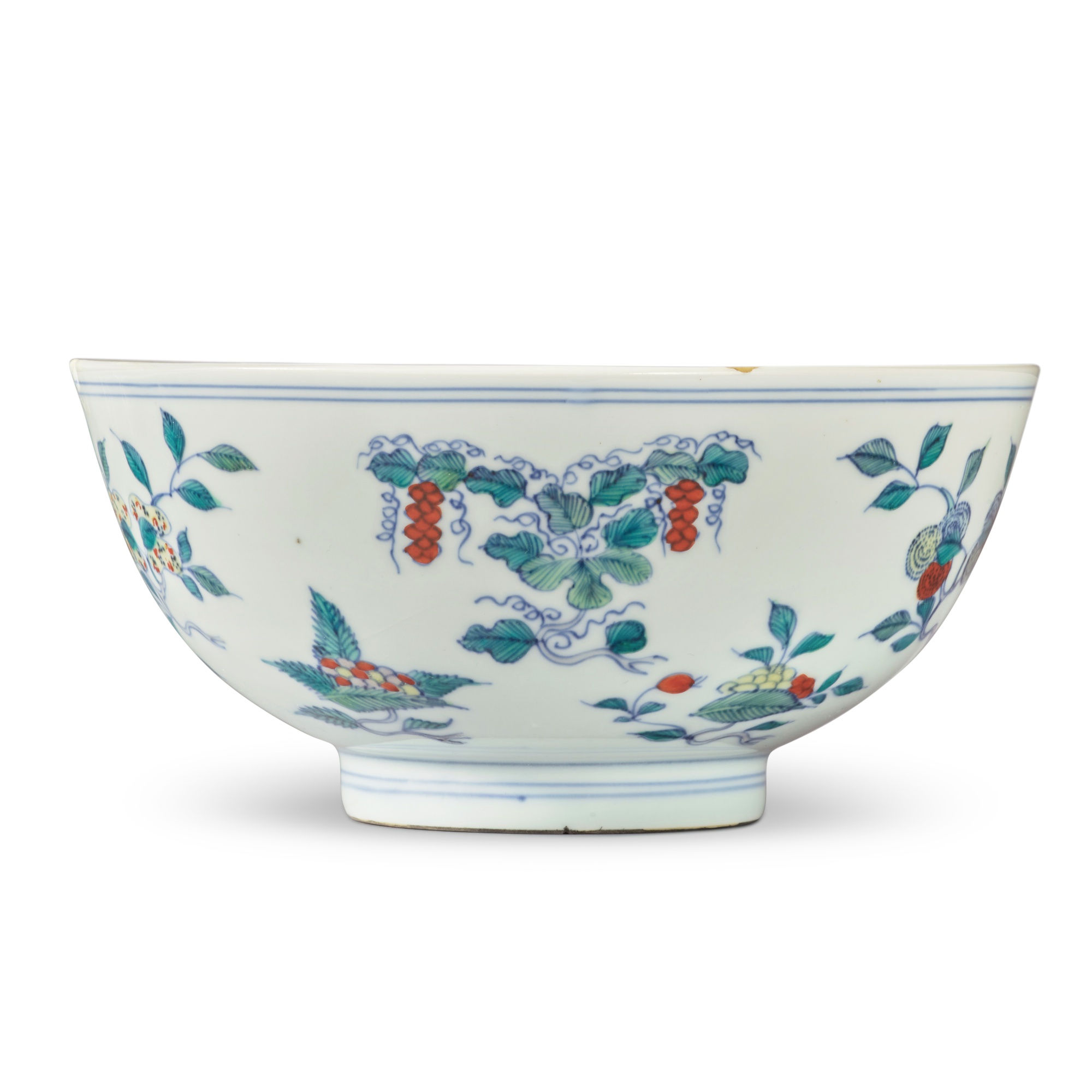 A doucai 'fruits' bowl — 清康熙 / 雍正 鬥彩花果紋盌