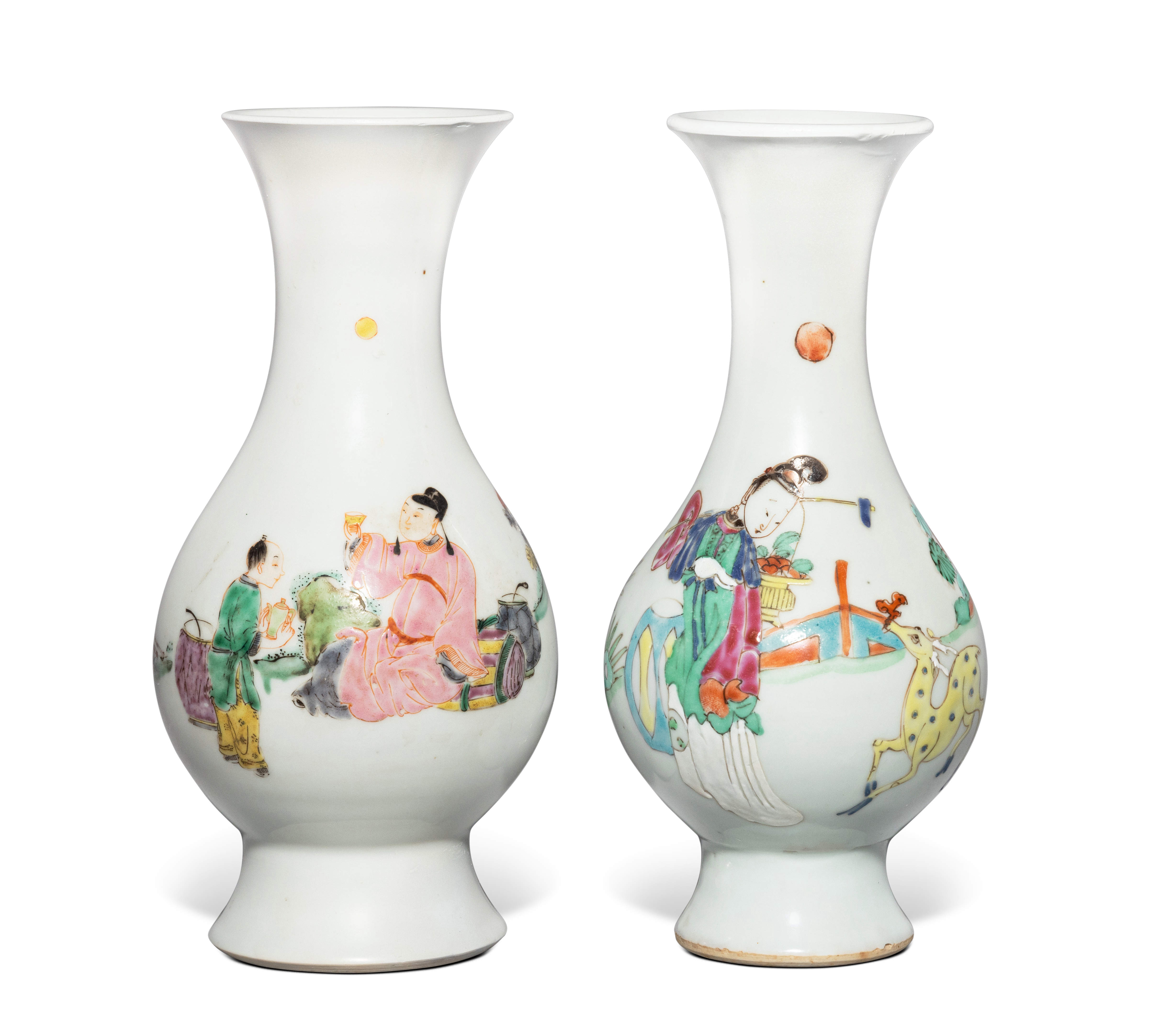 Two famille-rose 'figural' pear-shaped vases — 清十八 / 十九世紀 粉彩人物故事圖瓶一組兩件