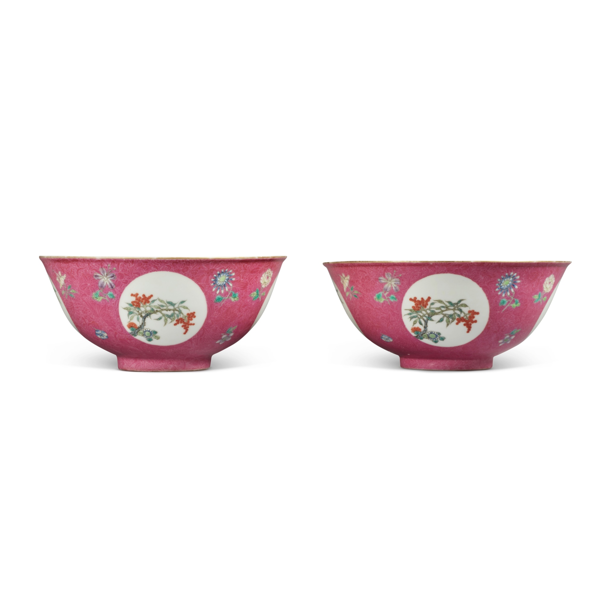 Unknown (Historical) — 民國 胭脂紅地軋道粉彩開光花卉圖盌一對