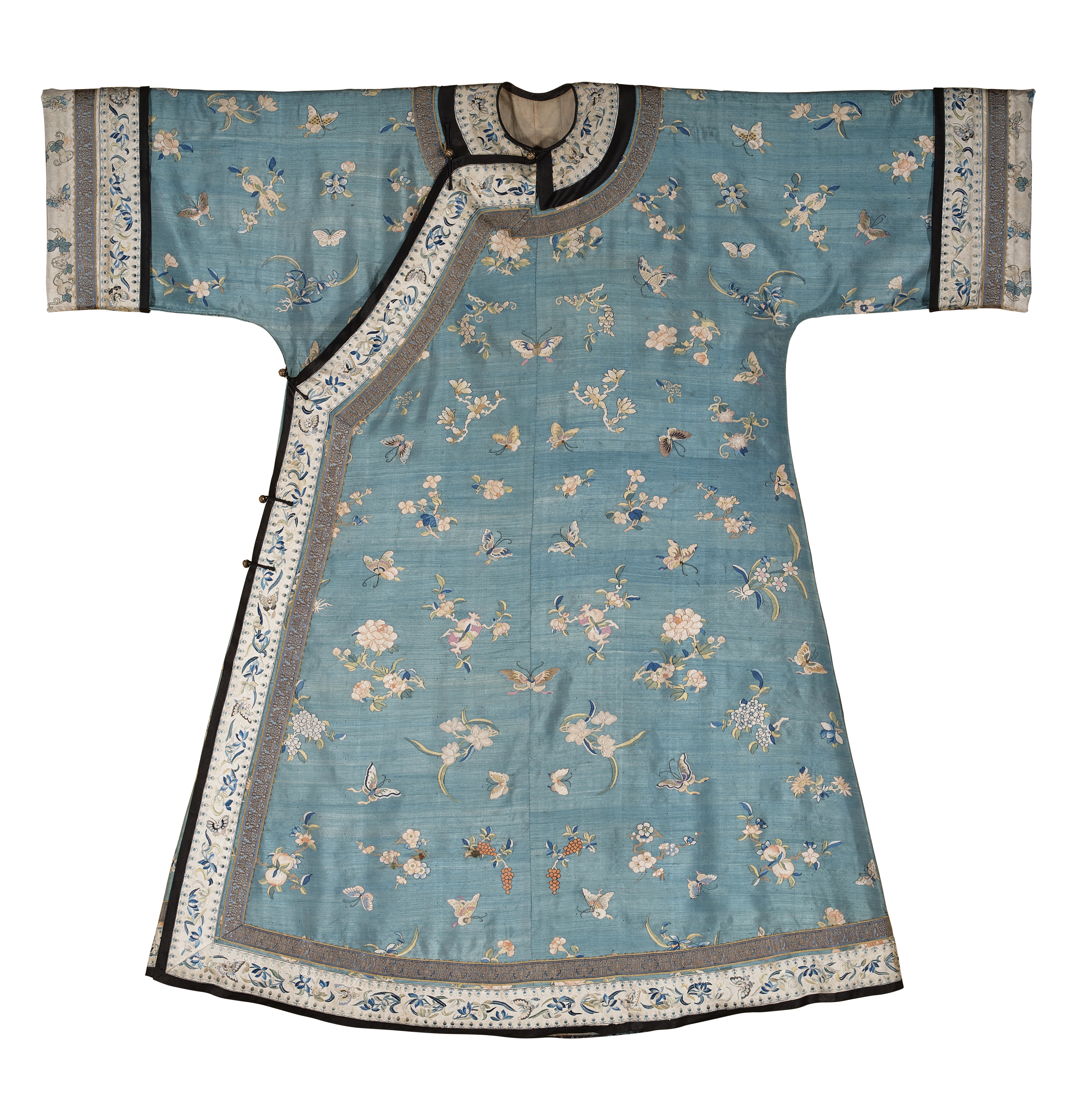 A blue-ground kesi 'floral' lady's robe — 清十九世紀 藍地緙絲花卉紋夾袍