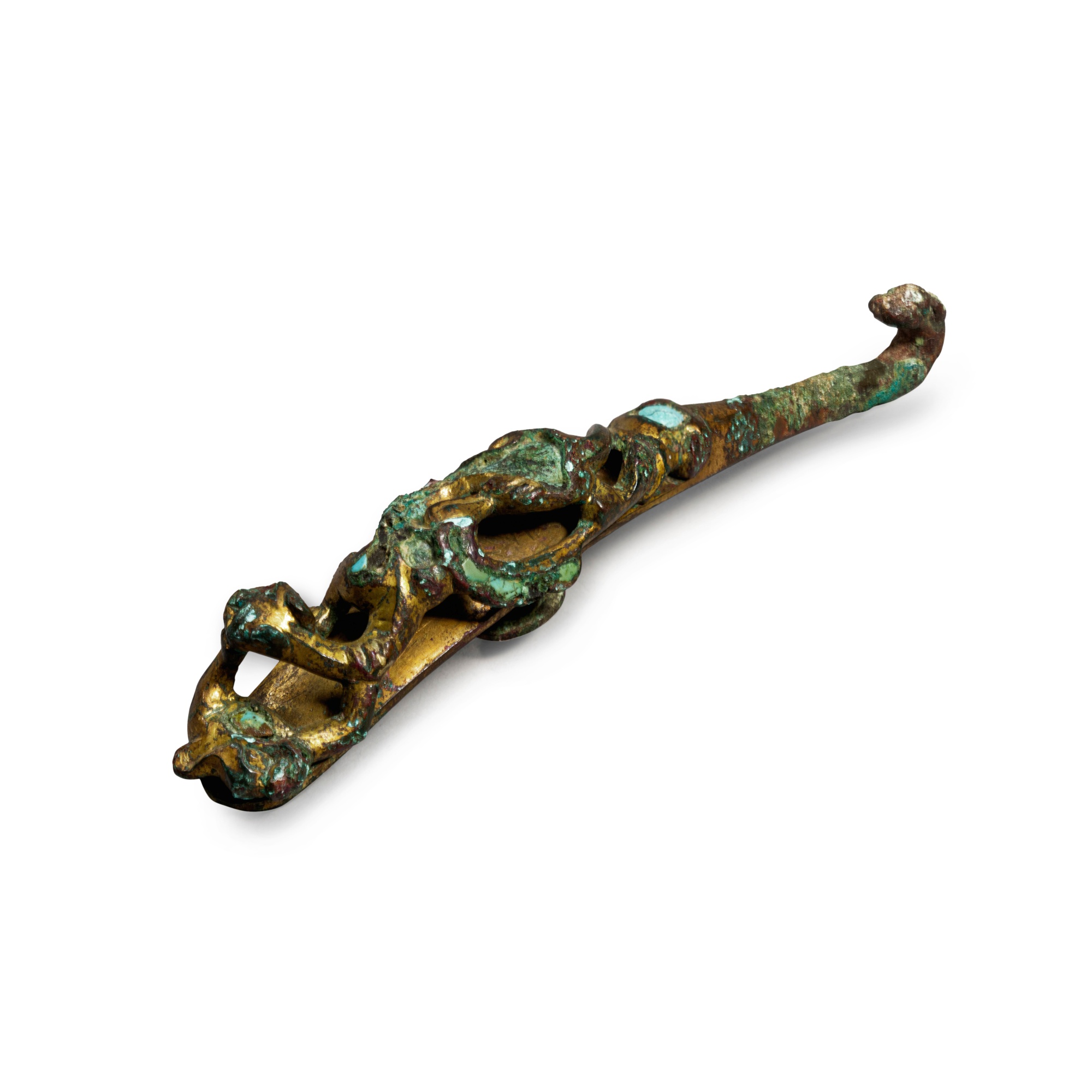 A turquoise-inlaid gilt-bronze 'chilong' belt hook — 漢 銅鎏金嵌綠松石螭龍紋帶鉤