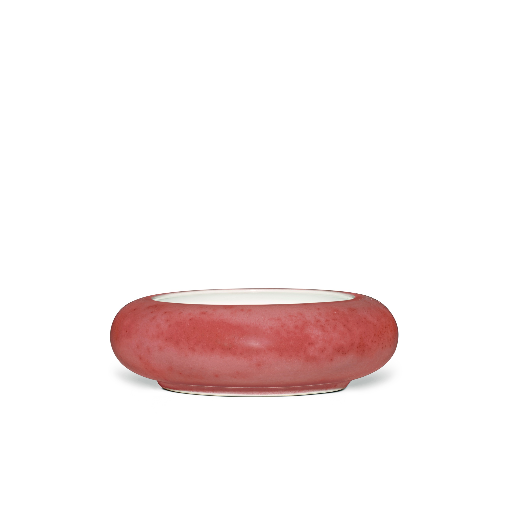 A fine peachbloom-glazed brush washer — 清康熙 豇豆紅釉鏜鑼洗 《大清康熙年製》款