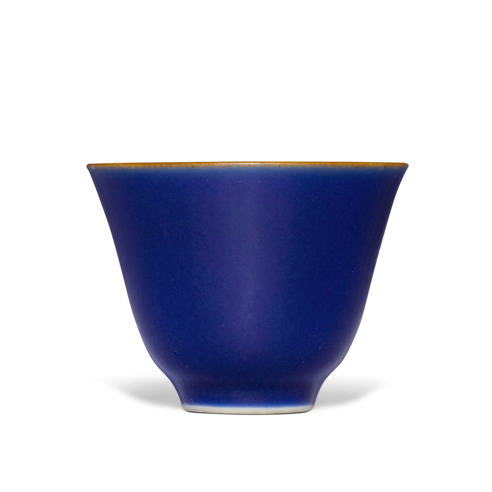 A blue-glazed cup — 清十八世紀 藍釉盃 《敬畏堂製》款