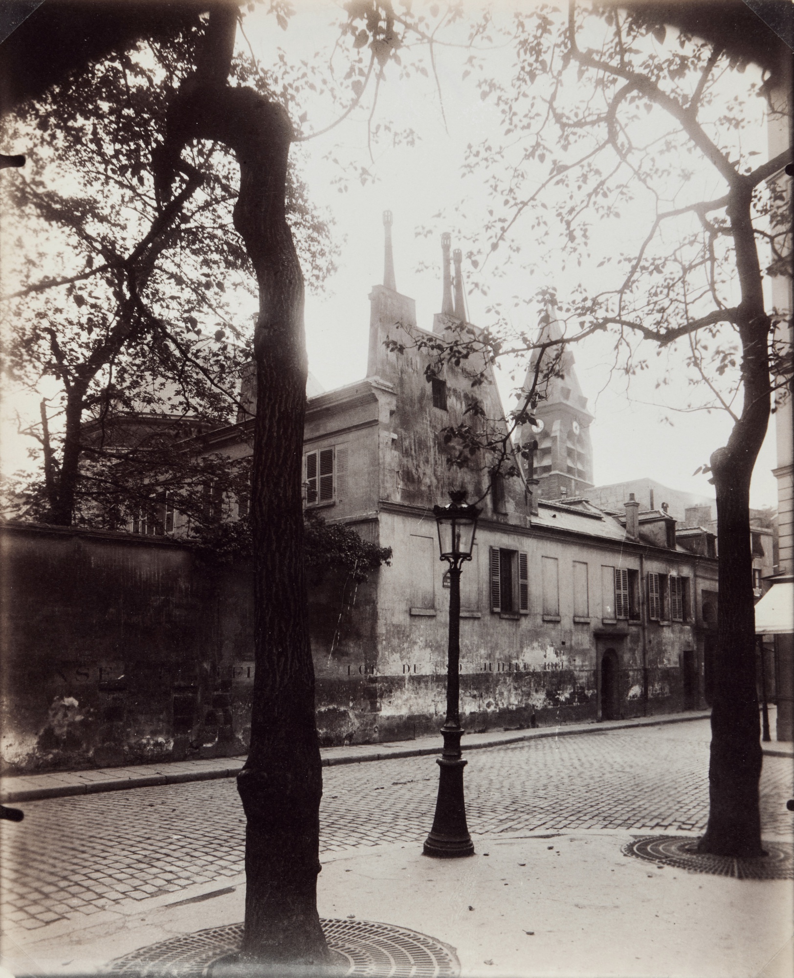 Eugène Atget — Église Saint-Médard, rue Daubenton