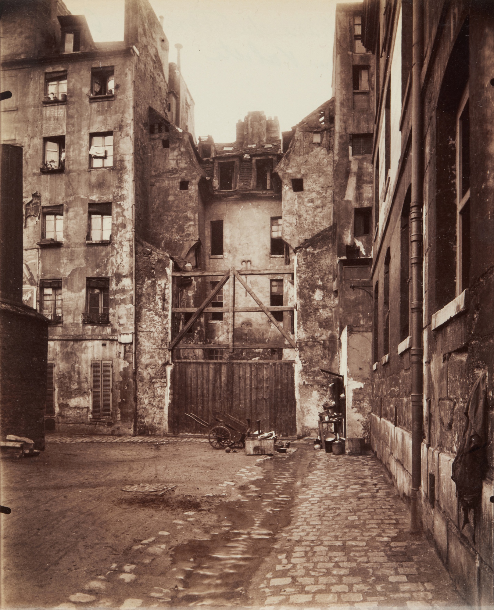 Eugène Atget — Impasse des Boeufs, rue Valette
