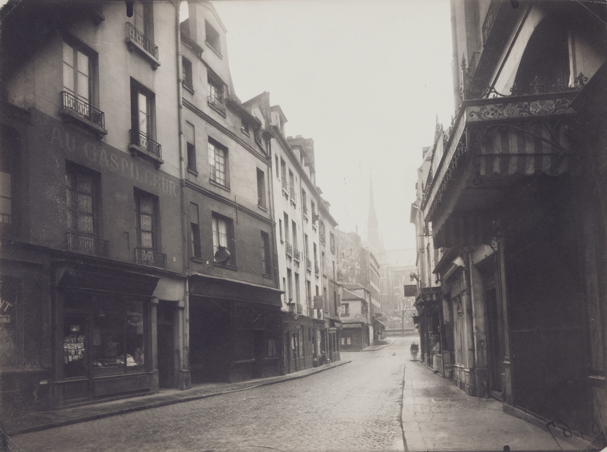 Eugène Atget — Rue Frédéric Sauton