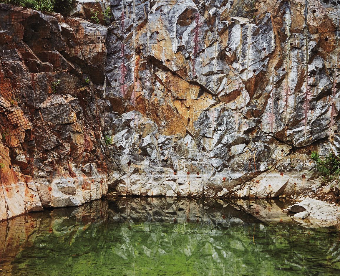 Edward Burtynsky — Mines #13, inco-abandoned mine shaft, Cream Hill mine, Sudbury, Ontario