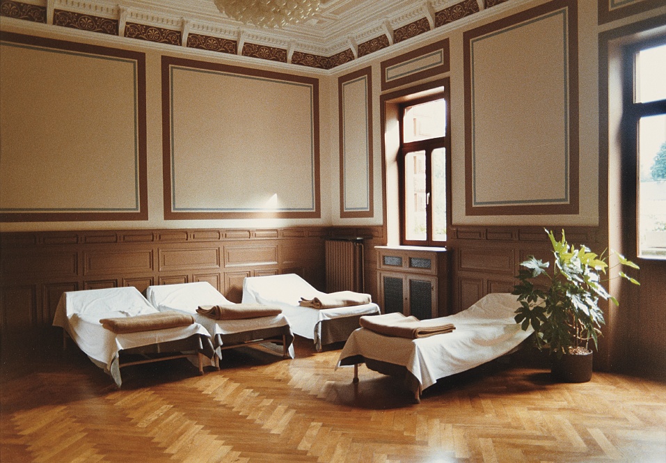 Candida Höfer — Kuranlage Bad Honburg