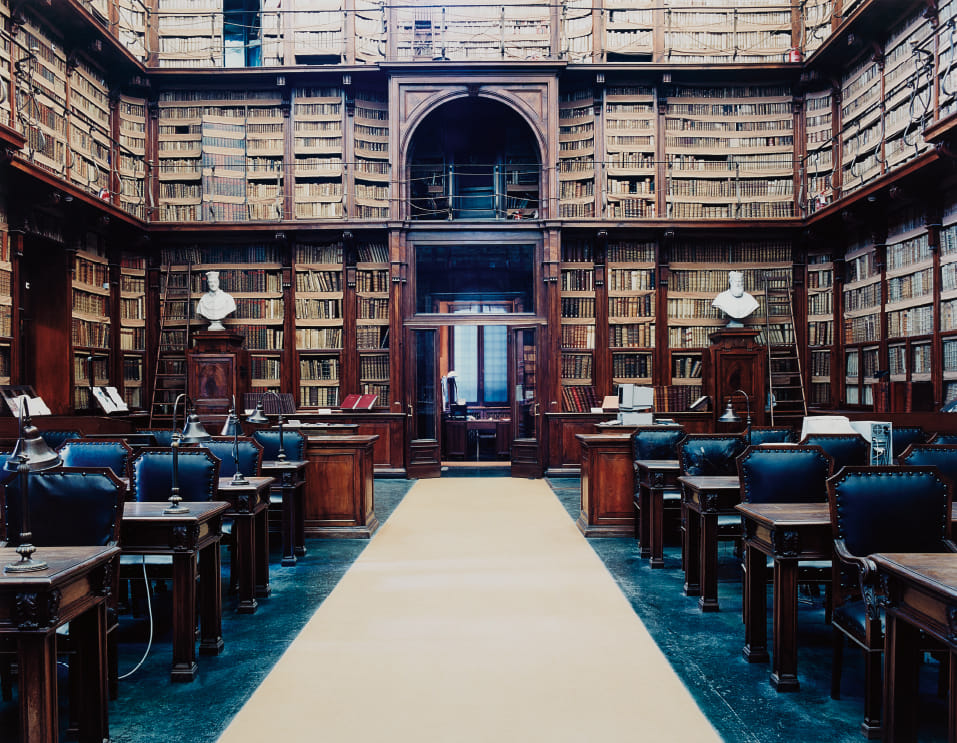 Candida Höfer — Biblioteca Angelica Roma 1