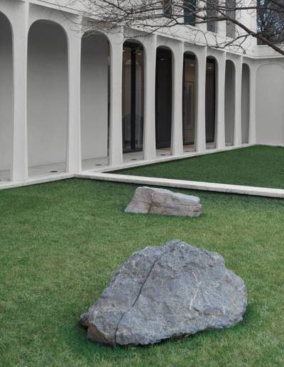 Steinrohlinge (Raw Stones) A) horizontal in der Mitte geschnitten (cut horizontally down the middle) B) vertikal in der Mitte geschnitten (cut vertically down the middle)