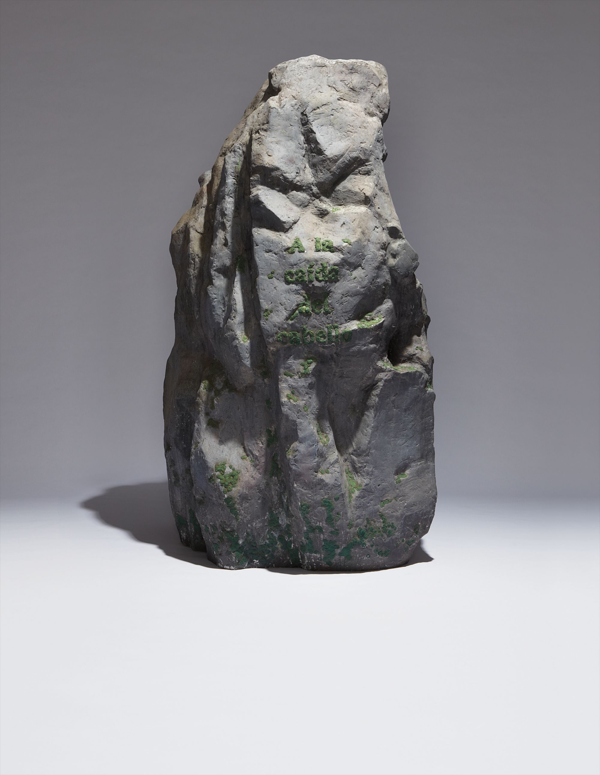 Gabriel Kuri — Sin título (A la caída del cabello)