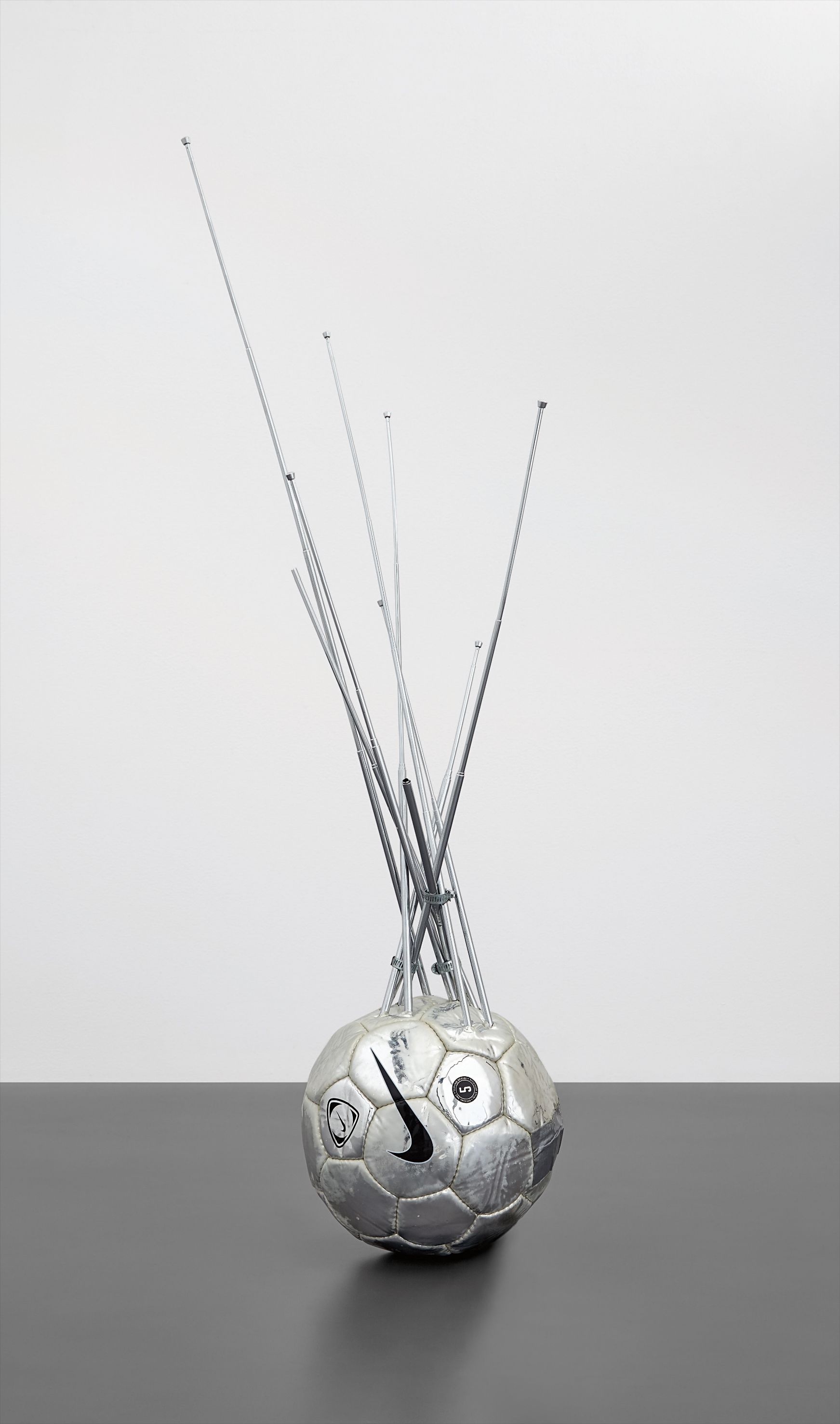 Darío Escobar — Pelota de fútbol con antenas