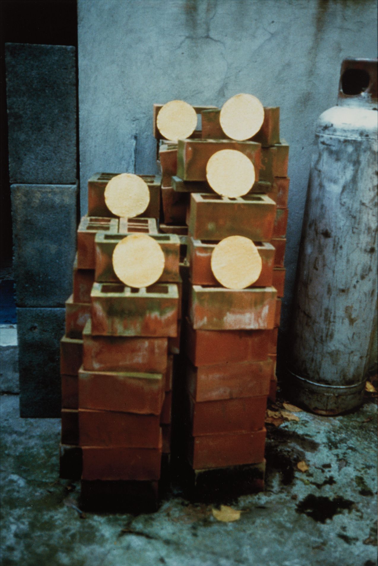 Gabriel Orozco — Tortillas y Ladrillos (Tortillas and Bricks)