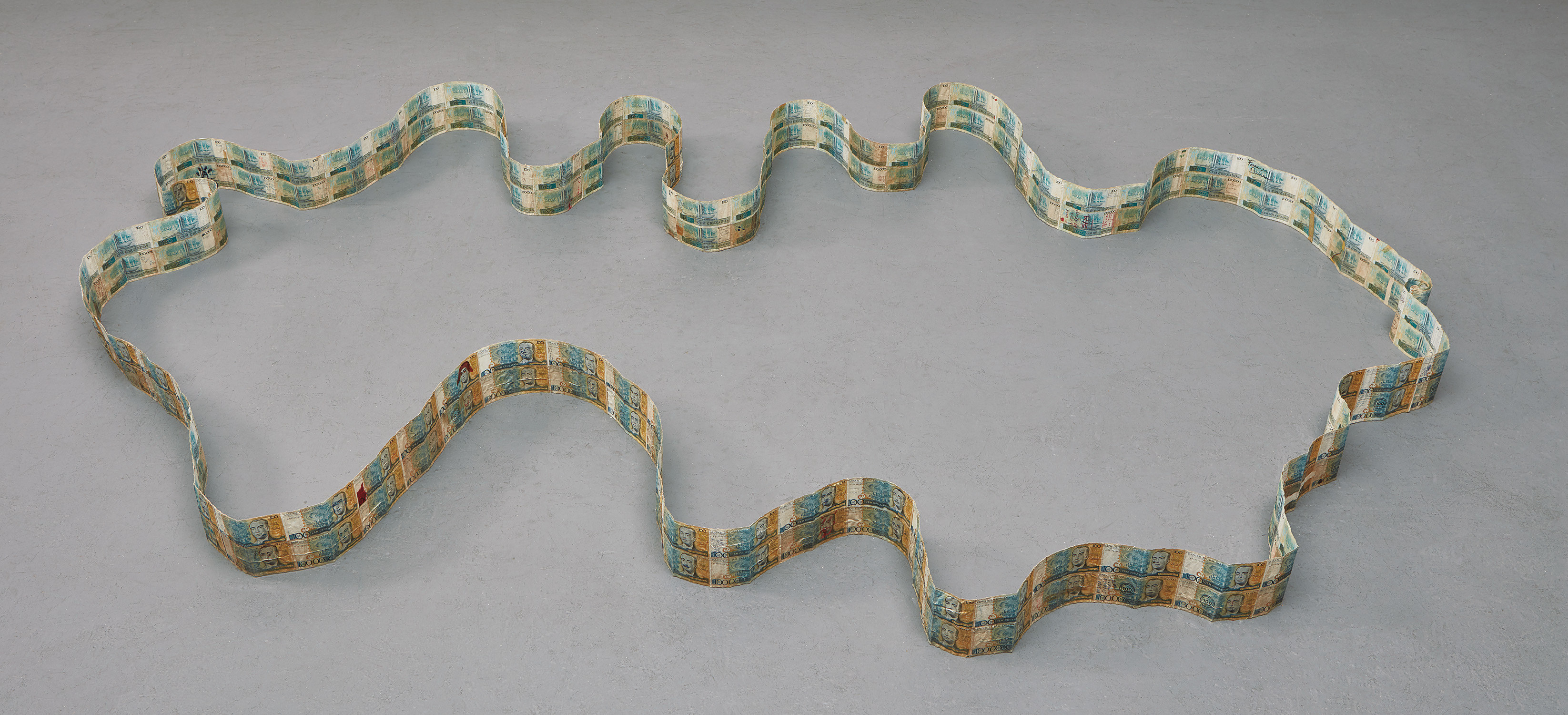 Jac Leirner — Double Blue Chain