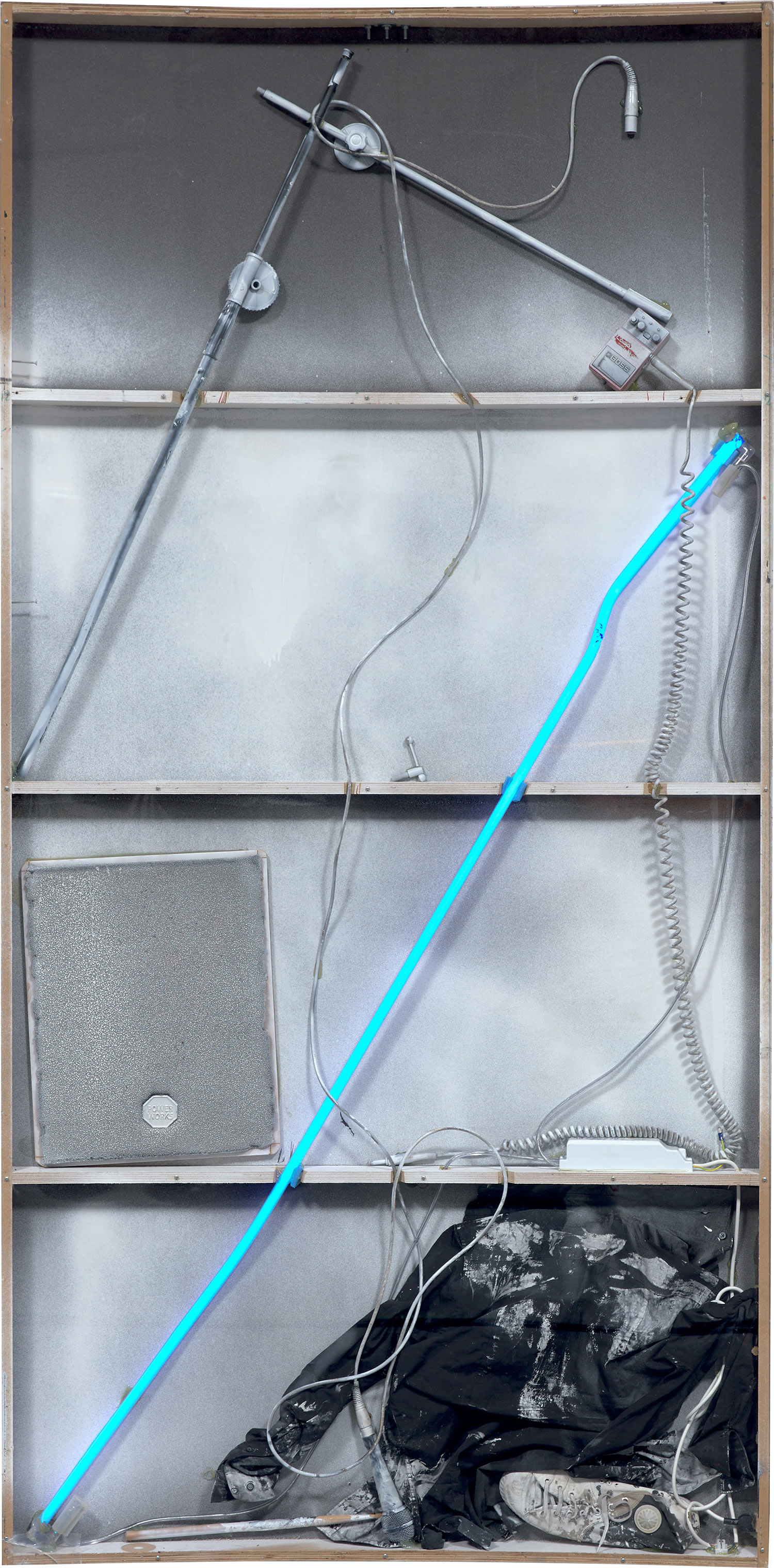 Joris Van de Moortel — White light paint it white, the loop station (to station)