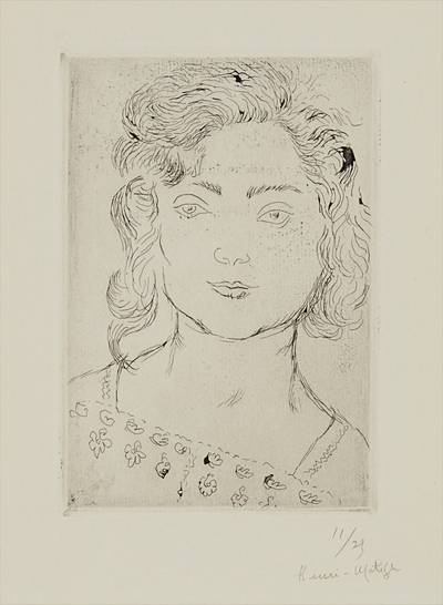 Fillette, blouse fleurie