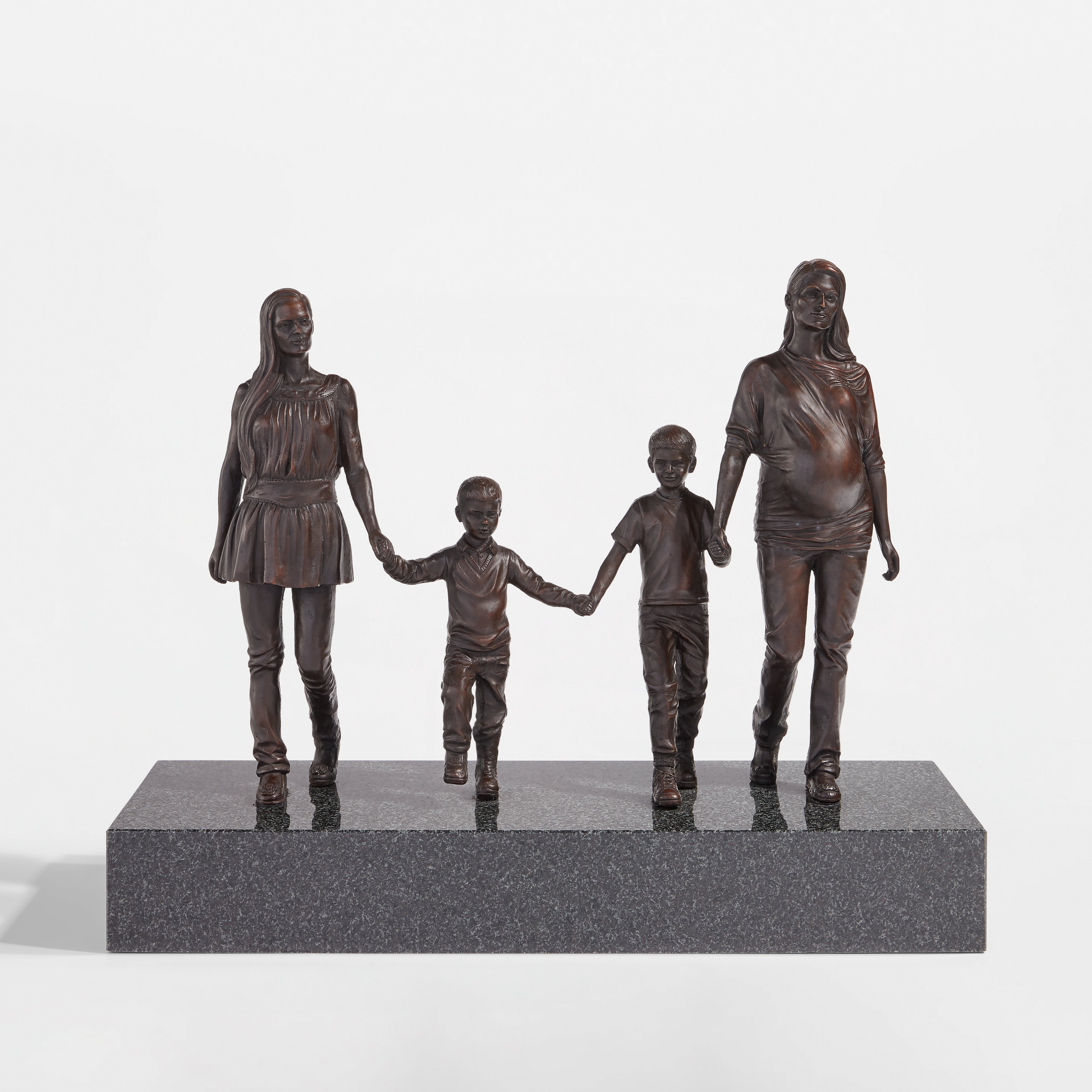 Gillian Wearing — A Real Birmingham Family Bronze