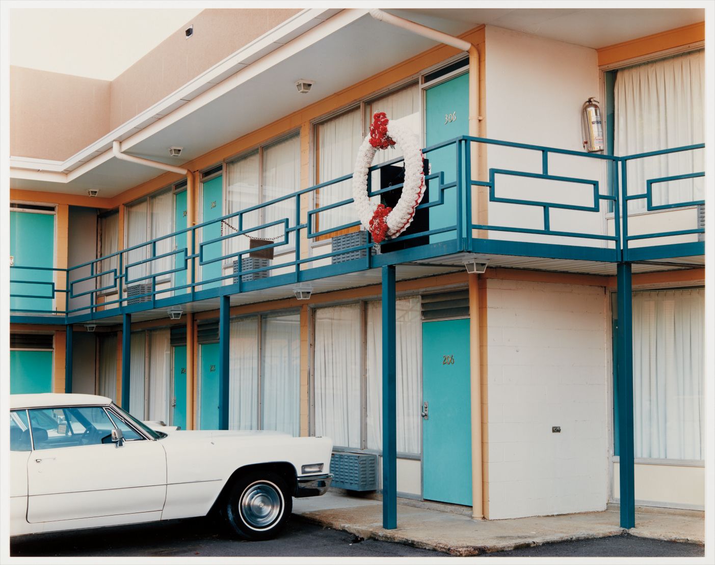 Joel Sternfeld — The National Civil Rights Museum, Formerly the Lorraine Motel, 450 Mulberry Street, Memphis Tennessee, August 1993