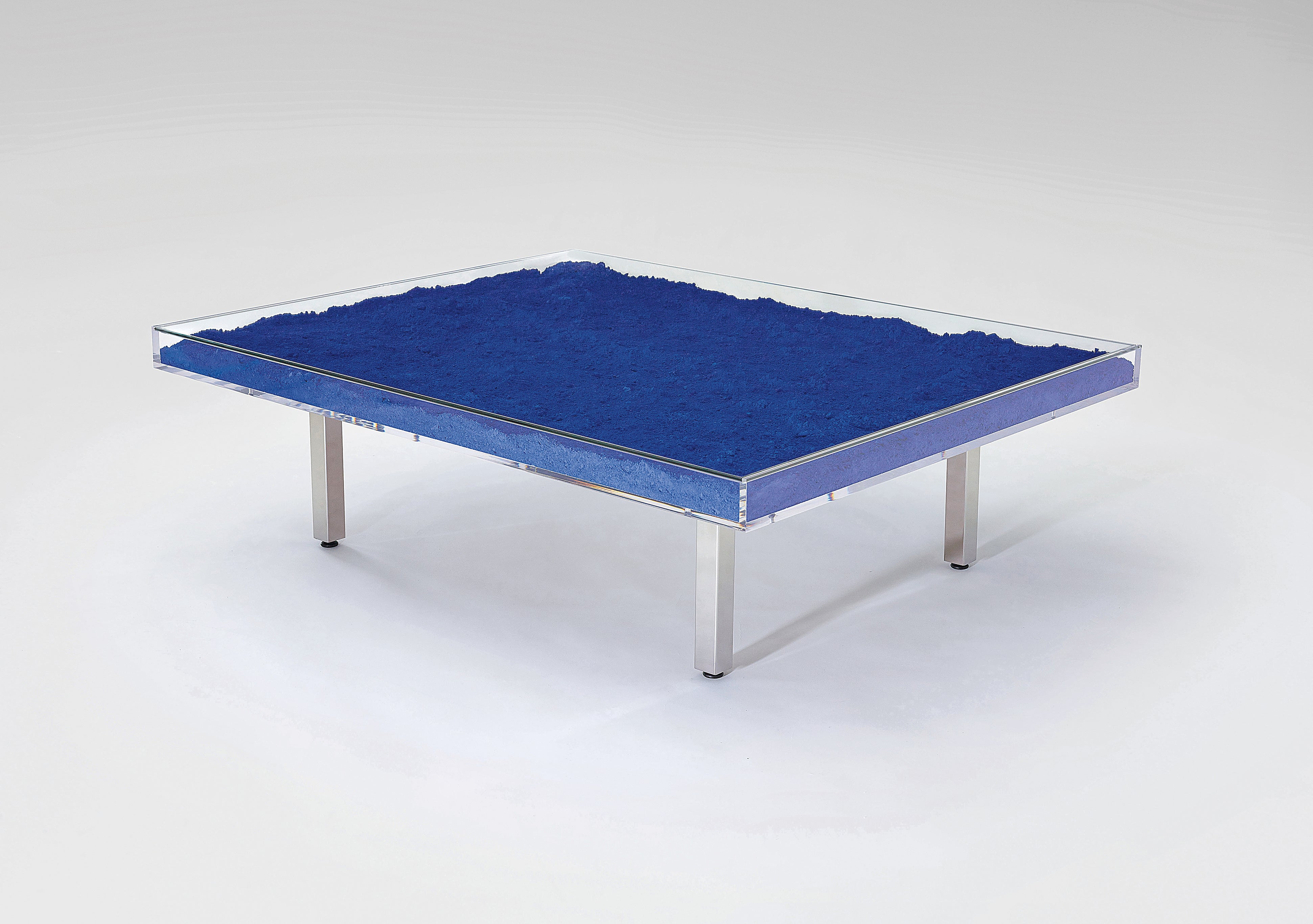 Yves Klein — Table Bleue