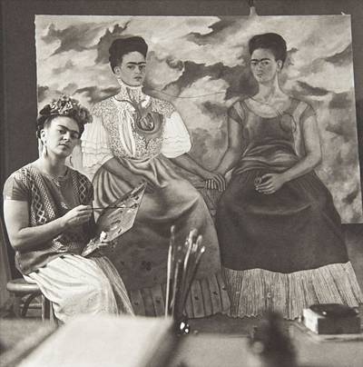 Frida painting 'The Two Fridas'