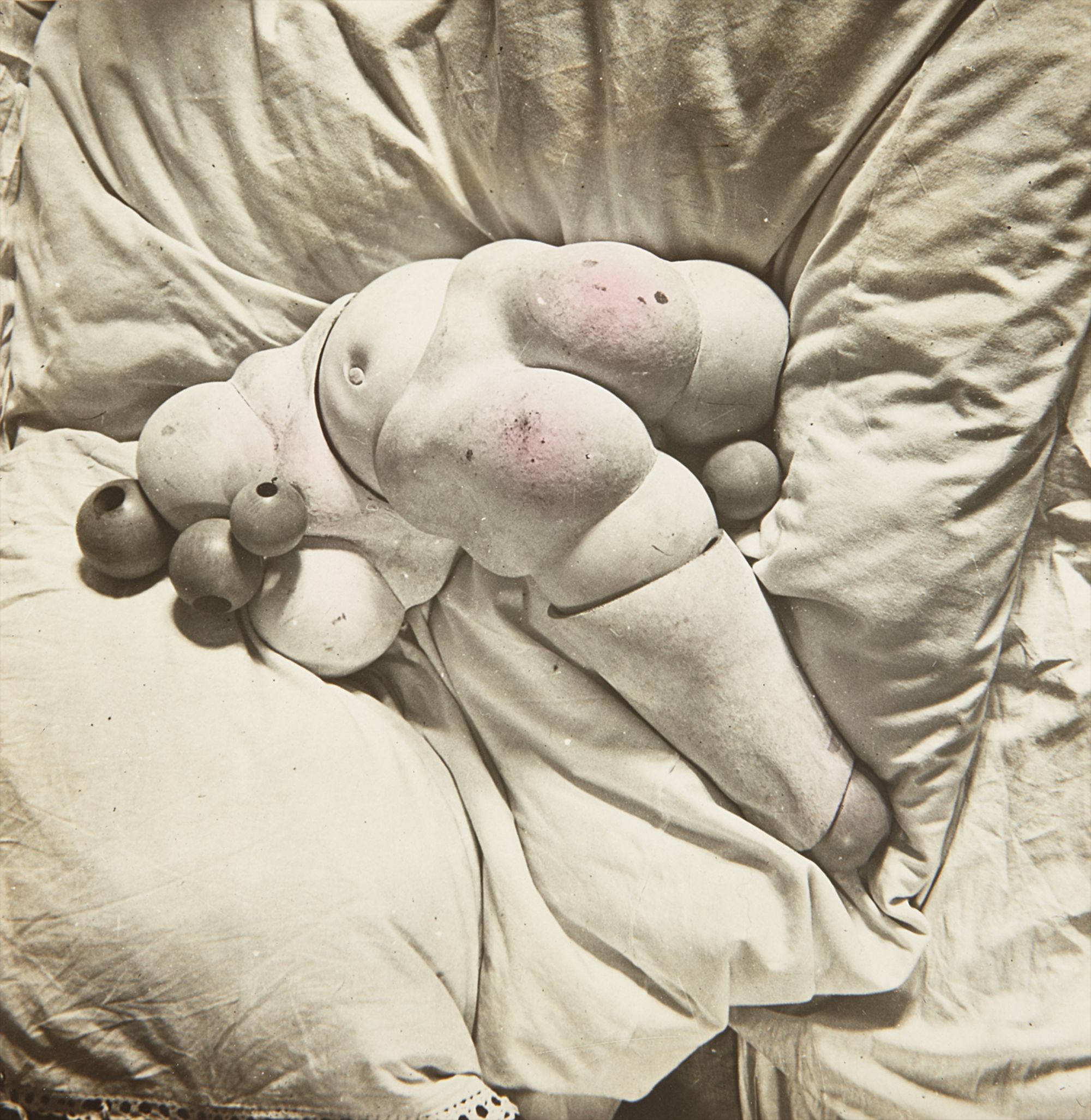 Hans Bellmer — Les Jeux de la Poupée X