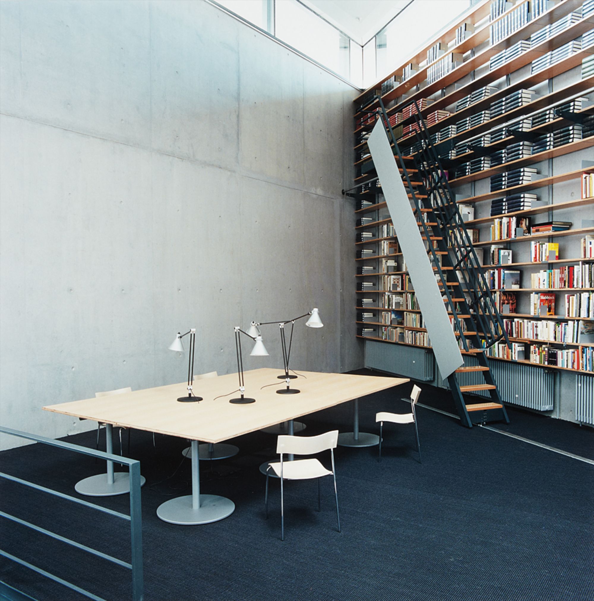 Candida Höfer — Deutsche Bibliothek Frankfurt am Main IV