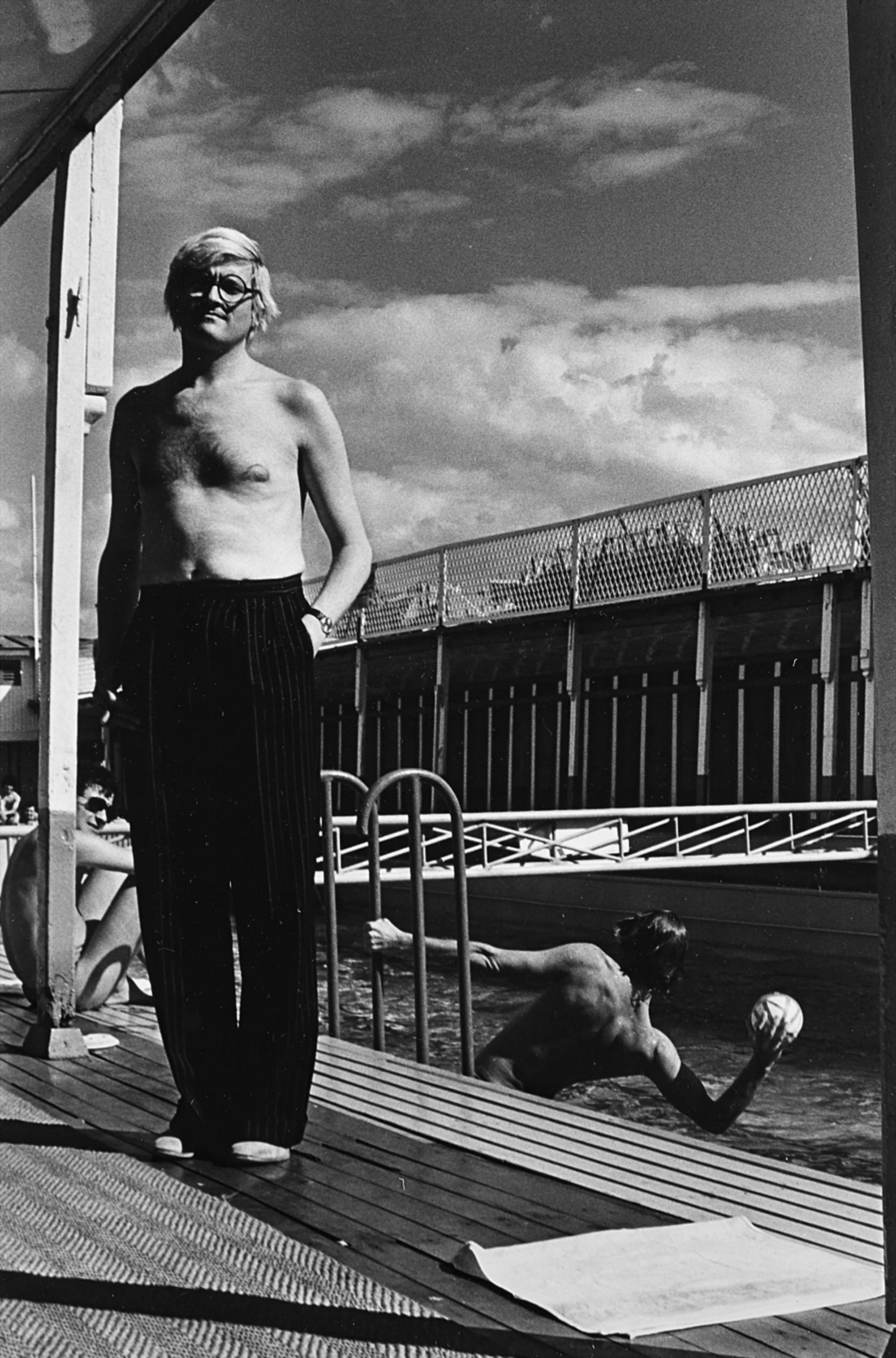 Helmut Newton — David Hockney, Piscine Royal, Paris