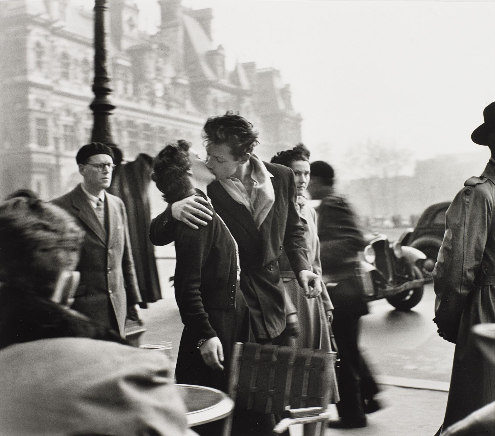 Robert Doisneau — Le baiser de l'Hôtel de Ville, March