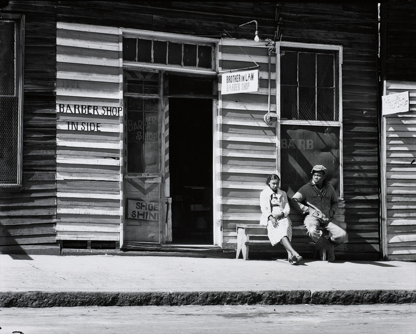 Walker Evans — Barber Shop, Southern Town [Vicksburg, Mississippi]