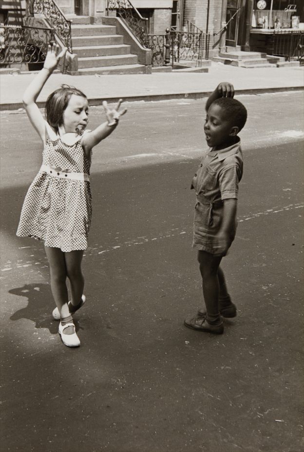 Helen Levitt — New York (two children dancing)